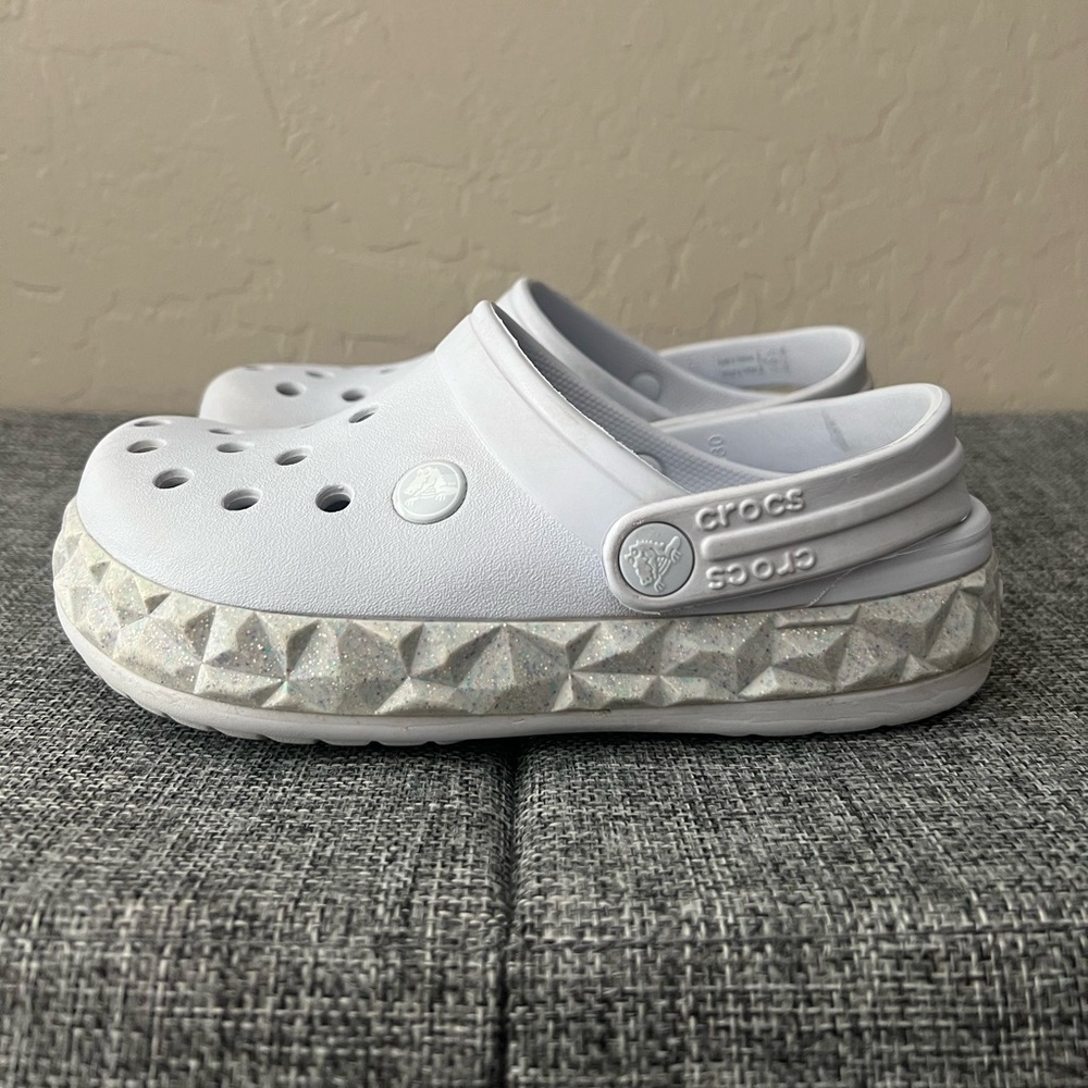 CROCS kids classic geometric glitter band clog
Size 3 M